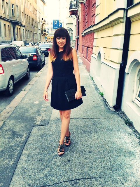 narodeniny_elegantný outfit_Katharine-fashion is beautiful_Malé čierne šaty_lakovaná listová kabelka