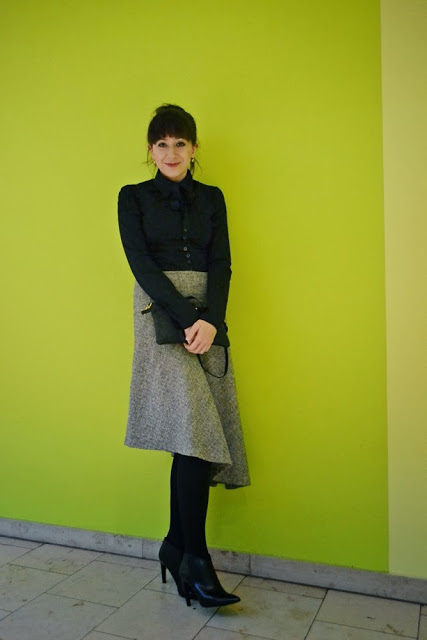 štýlový outfit_čierna košeľa_handmade sukňa_katharine-fashion is beautiful_módna evolúcia