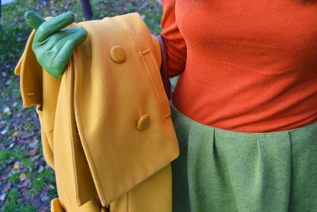 nová zelená sukňa_oranžový sveter_žltý kabát_detail_kathrine-fashion is beautiful