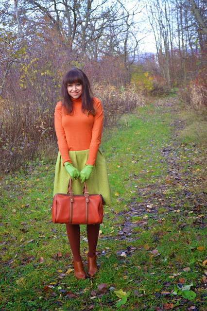 nová zelená sukňa_hnedé čižmy_štýlový outfit_oranžový rolák_kathrine-fashion is beautiful