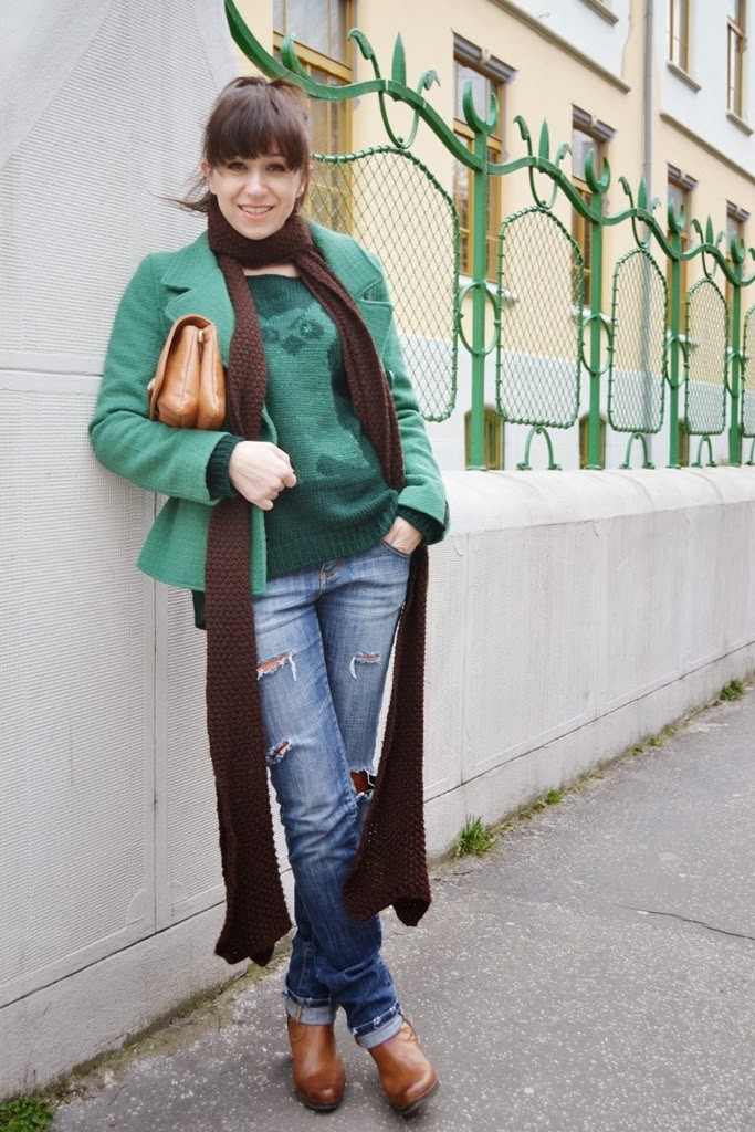 outfit_vzor sova_zelený kabát_hnedá kabelka_Katharine-fashion is beautiful_stačí kúpiť alebo je to viac