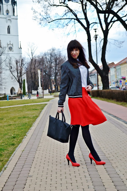 Milé prekvapivé otázky_outfit_ako nosiť vzory_červená sukňa_Katharine-fashion is beautiful