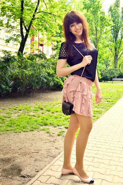 outfit_Katharine-fashion is beautiful_Ružová volánová sukňa_Katarína Jakubčová_Fashion blogger