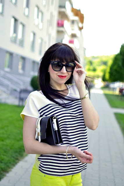 10 x NIKDY_Katharine-fashion is beautiful_Žlté džínsy_Pruhovaný top_Katarína Jakubčová_Fashion blogger