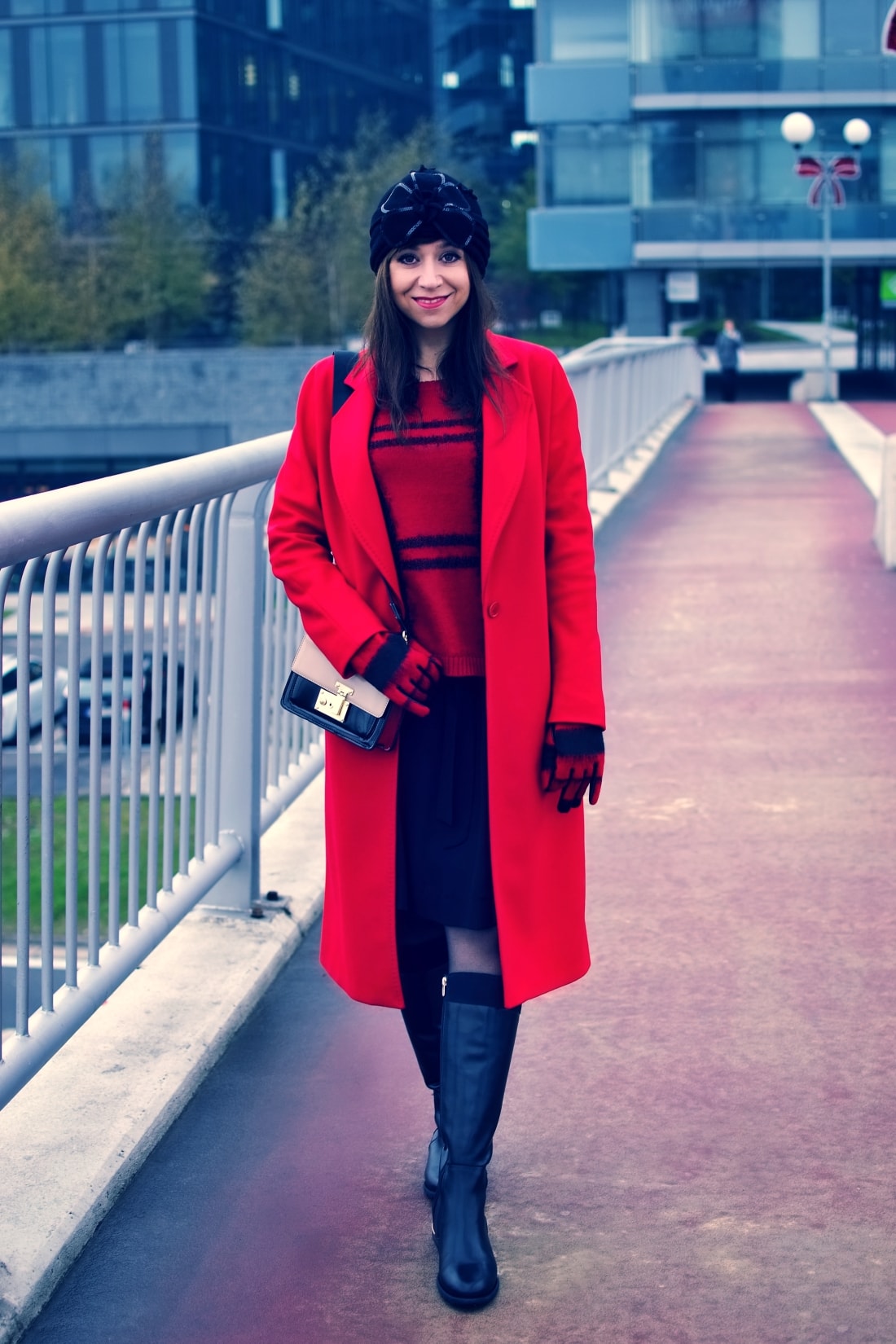 Prajem vám_Katharine-fashion is beautiful_Červený kabát Zara_Červený vzorovaný sveter More&More_Vianoce_Katarína Jakubčová_Fashion blogger