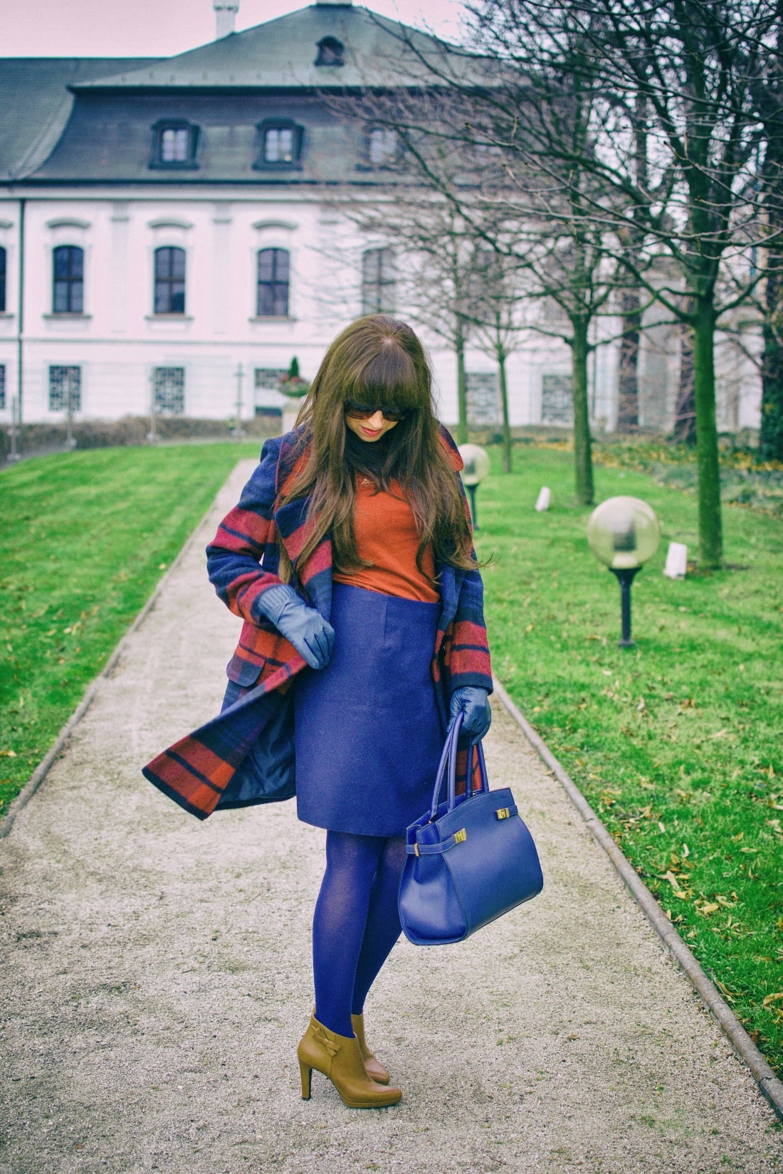 Tvoj osobný upgrade_Katharine-fashion is beautiful_blog 7_vzorovaný kabát_elegancia_bordovomodrá_Katarína Jakubčová_Fashion blogger